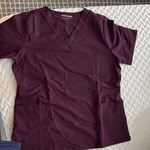 Mandala Women's V-Neck Short Sleeve Top - Merlot